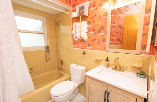 Lochmoor Waterway Estates Casa | Charming Florida Bungalow - Pool Home near Fort Myers River District!