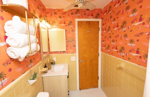 Lochmoor Waterway Estates Casa | Charming Florida Bungalow - Pool Home near Fort Myers River District!