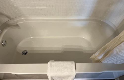 Buechel Apartamento | Short term fully furnished rental! Hotel alternative!