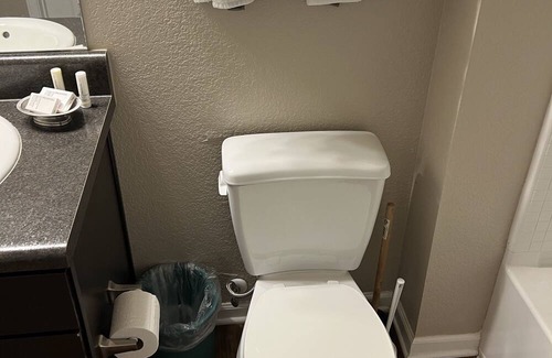 Buechel Apartamento | Short term fully furnished rental! Hotel alternative!