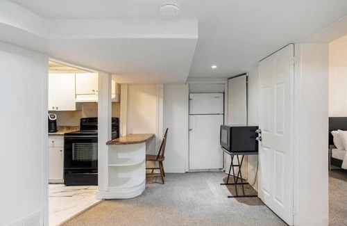 Newtonbrook Casa | Spacious 2BDR lower unit home In North York