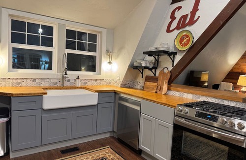 Sturgeon Bay Casa | Vacation in a renewed cheese factory in the center of everything in Door County