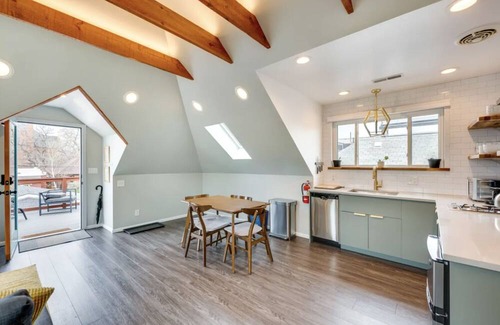 Cole Casa | Gorgeous studio guest house! HOT TUB!