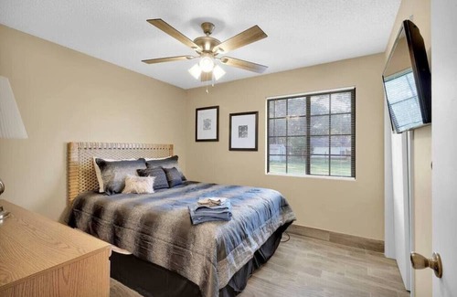Southside Casa | Cozy Home with huge yard