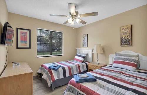 Southside Casa | Cozy Home with huge yard
