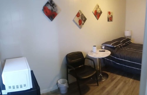 Savage Casa | Affordable cozy room meets unbeatable convenience.