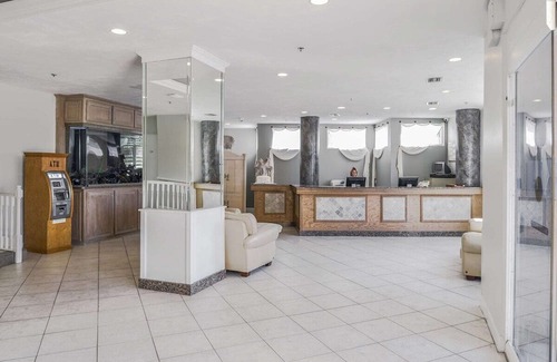 Bostroms Complejo | Embrace The Laid-Back Beach Life. A seaside retreat with small-town charm