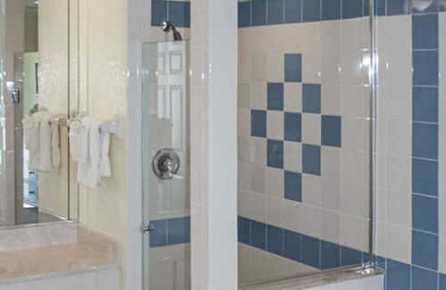 Bostroms Complejo | Embrace The Laid-Back Beach Life. A seaside retreat with small-town charm
