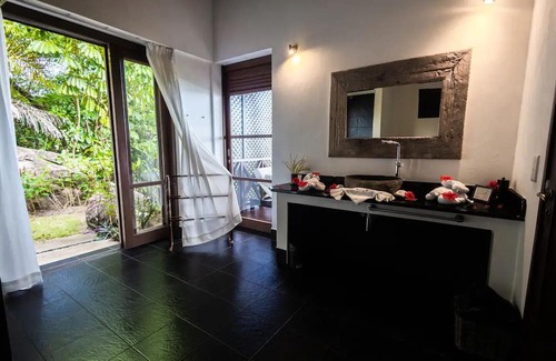 Port Glaud Villa | Private Ocean View Villa 2.