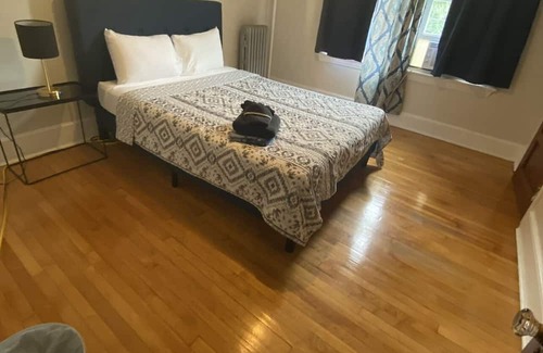 Woonsocket Apartamento | Charming New England Four-bed Haven. Pet-Friendly!