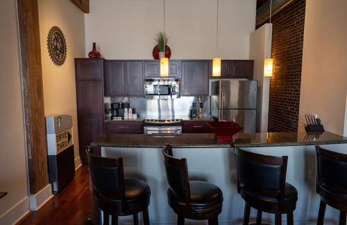 South Main Historic District Condominio | Chic Downtown Memphis Condo with Rooftop Access - Your Unforgettable Getaway!