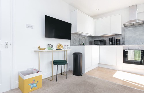 Abbey Apartamento | Stunning 2 bedrooms Apartment S/Wimbledon London with Parking and Strong WiFi.