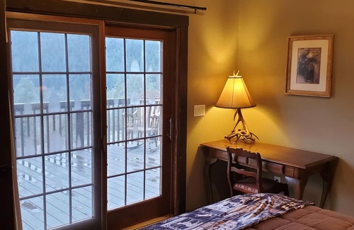 Douglas City Cabina | Private mountain cabin with easy access to the Scenic and Wild Trinity River.