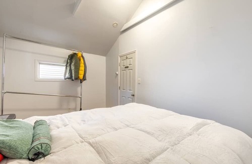 East Bronx Apartamento | 🅱🅾🅾🅺 🅽🅾🆆 1BR Private Beach + Patio