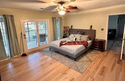 Ninety Six Casa | Sanctuary on the Lake. All dogs welcome!