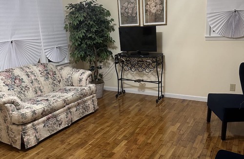 Decaturville Casa | Cheery, cozy, spa-restful home, near state parks