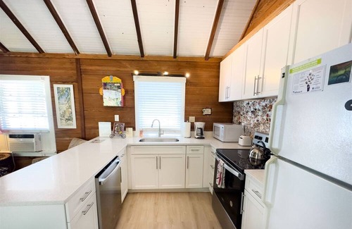 White Street Gallery District Casa | Tree House Retreat - 2 Bedroom / 1 Bath with large shared pool