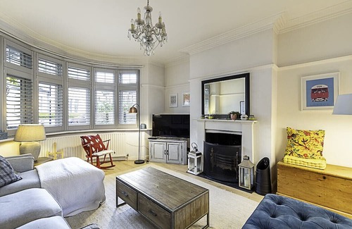 St. Leonard's Casa | Gorgeous 4-bed Home with a Fireplace and Terrace