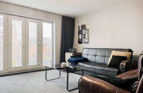 Ilkeston Cabaña | A great location and a generous in size property for family and friends to enjoy together.