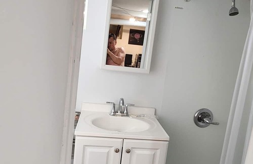 Ludlow Apartamento | Basement Apartment Close to Bus & Metro-North