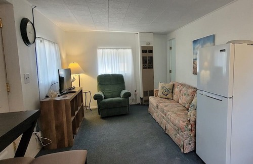Oscoda Cabina | The Bungalow W/ 2 Bedroom