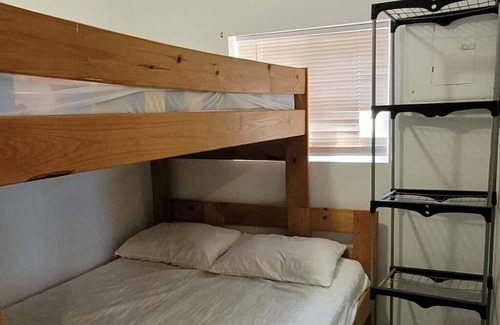 Oscoda Cabina | The Bungalow W/ 2 Bedroom