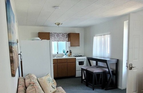 Oscoda Cabina | The Bungalow W/ 2 Bedroom