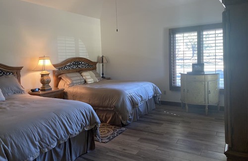 Barton Creek Lakeside Cabaña | Hill Country Cottage retreat w/ cool Sunsets. Quiet Refreshment for the Soul.