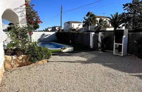 Les Tres Cales Chalet De Esquí | Agradable Villa con Piscina a 800m de la Playa
