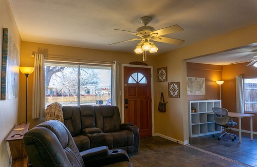 Alamogordo Cabaña | Alamo Cottage - 1 Gig Internet, King Bed, Southwest decor, Fully stocked kitchen
