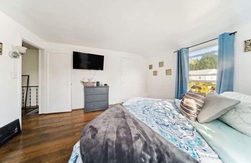 Euclid Casa | Euclid and Babbit Road 3 b 2 b