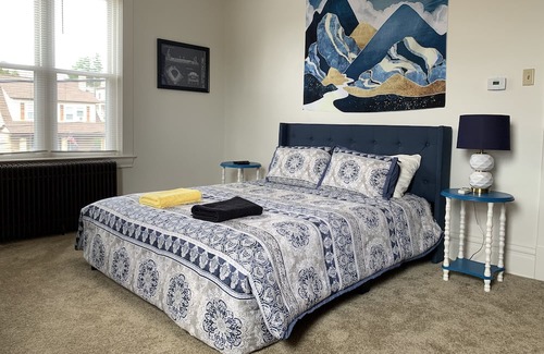 Ross Township Apartamento | 12 minutes to downtown Pittsburgh! Cozy 2-bedroom in a quiet neighborhood
