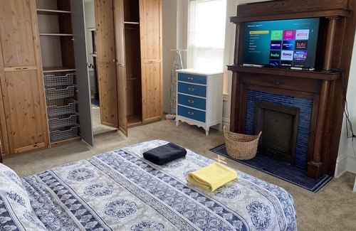 Ross Township Apartamento | 12 minutes to downtown Pittsburgh! Cozy 2-bedroom in a quiet neighborhood