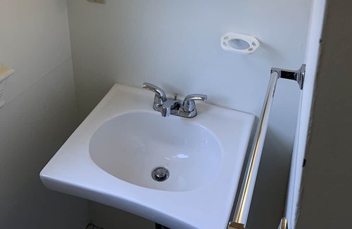 Ross Township Apartamento | 12 minutes to downtown Pittsburgh! Cozy 2-bedroom in a quiet neighborhood