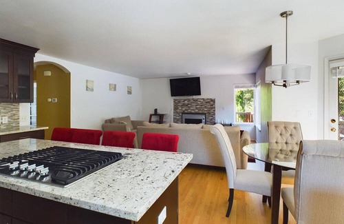 Kent Casa | Huge Kent 5BR w/ Free Parking & In-Unit Laundry, by Blueground