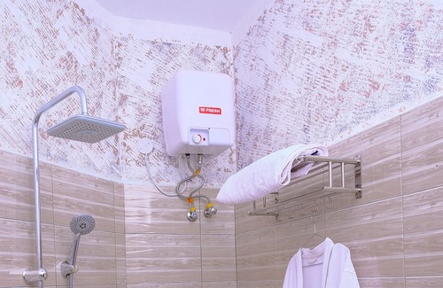 Entebbe Hotel | CROYLANDZ COTTAGES