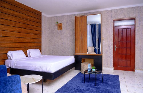 Entebbe Hotel | CROYLANDZ COTTAGES