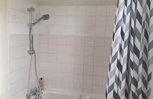 Evreux Apartamento | Appart Bourg 13, Calme, Jardin Privé, Wifi Gratuit et Proche Toutes Commodités