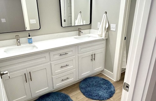 Jackson Casa | New home in downtown Jackson, steps away from restaurants, shops and The Lift!