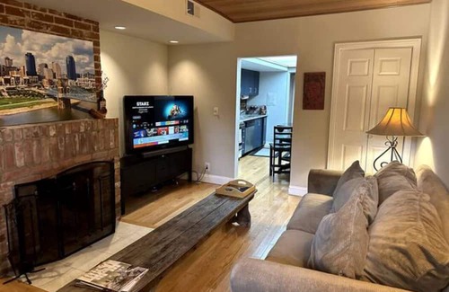 Mount Adams Condominio | Mt Adams, Eden Park Hideaway!