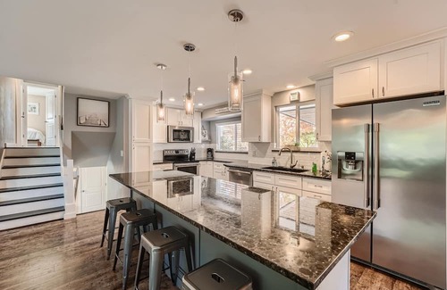 Lakewood Casa | Lakewood Lodge - Red Rocks, Denver, mountains!