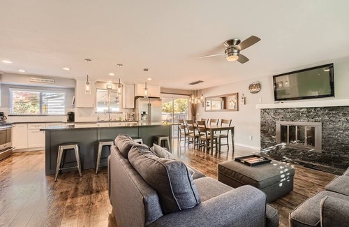 Lakewood Casa | Lakewood Lodge - Red Rocks, Denver, mountains!
