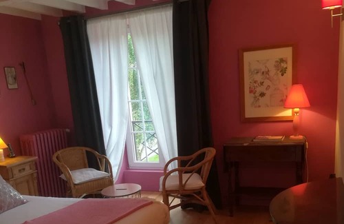 La Pommeraye Cama Y Desayuno | Previoulsy equestrian farm like family-friendly or pet-friendly with a day spa.