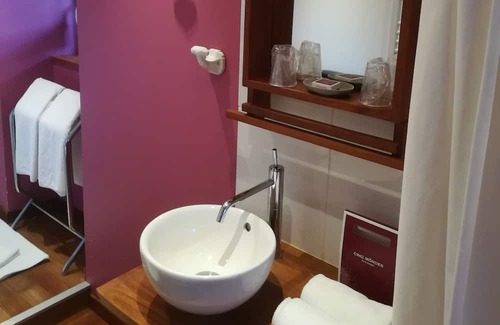 La Pommeraye Cama Y Desayuno | Previoulsy equestrian farm like family-friendly or pet-friendly with a day spa.
