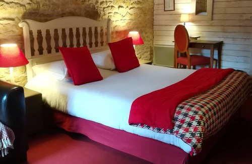 La Pommeraye Cama Y Desayuno | Previoulsy equestrian farm like family-friendly or pet-friendly with a day spa.