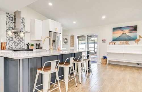 Embassy Hills Casa | Port Richey Home w/ Pool, Near Beach Park!