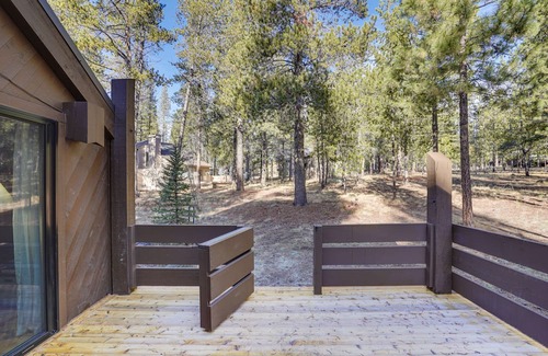 Overlook Park Cabina | Inviting Sunriver Cabin w/ Resort Amenities!
