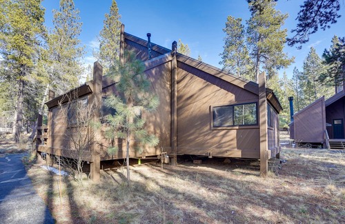 Overlook Park Cabina | Inviting Sunriver Cabin w/ Resort Amenities!