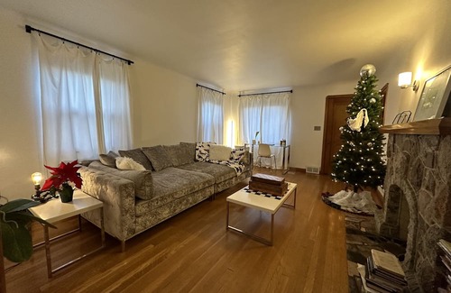 Old Brooklyn Casa | Bed and breakfast peaceful getaway