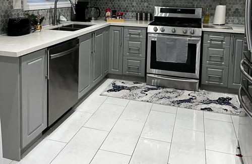 Malton Casa | 3 Bed Room2 full Wash Room entire Apt, 5 km to Pearson Airport, Sleeps up to 7,